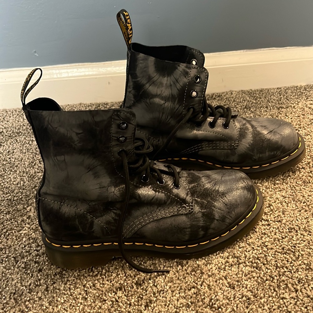 Dr Martens tie-dyed black and gray boots size 7, new without tags